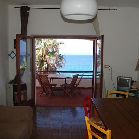Waterfront Apartments Bosa Porto Alabe エクステリア 写真
